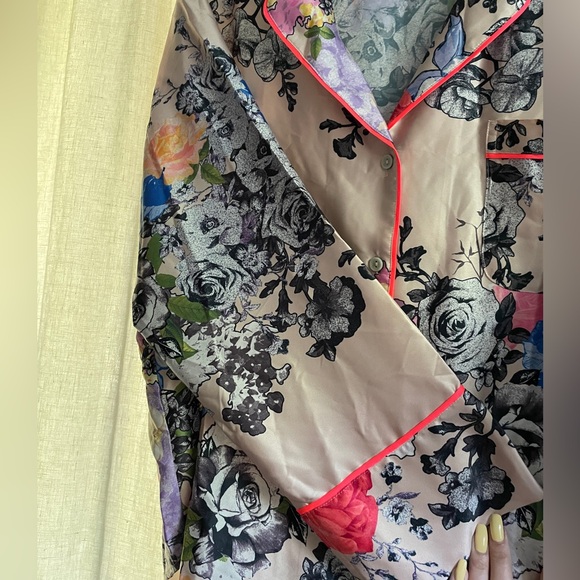 🌺 💐 NWT Victoria’s Secret Afterhours Satin Sleep Shirt - Picture 7 of 11
